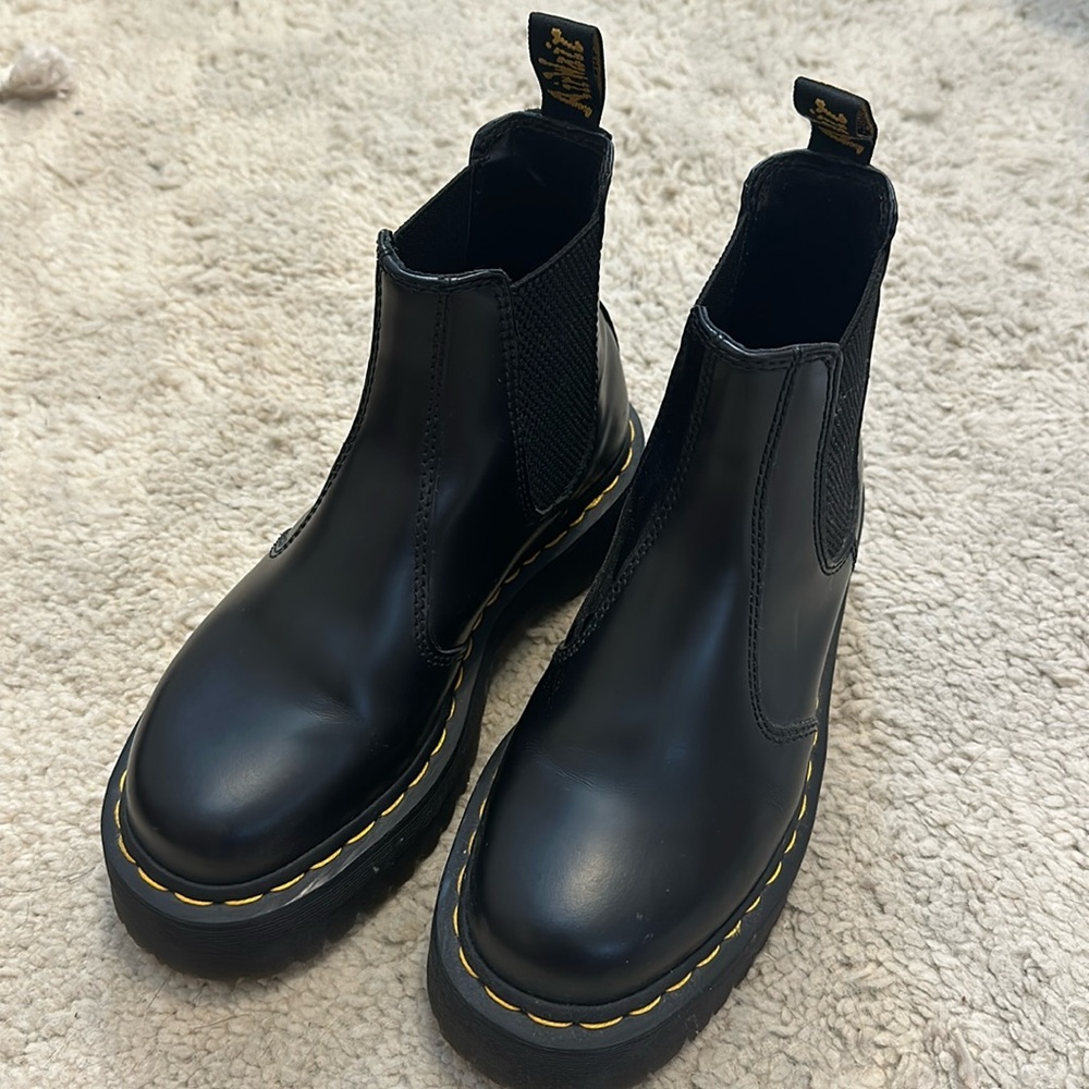 dr. martens 2976 SMOOTH LEATHER PLATFORM CHELSEA BOOTS